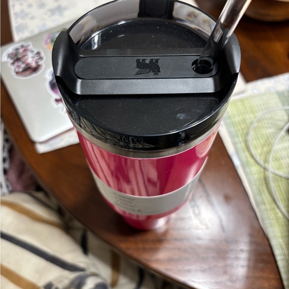 Stanley 40oz H2O Flowstate NEON PINK Quencher - Picture 3 of 7
